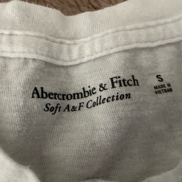Abercrombie and Fitch Malibu Tennis Soft Collection T-Shirt - Picture 2 of 2